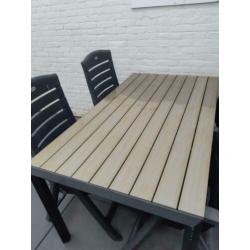 Tuin tafel +stoelen+kussens.