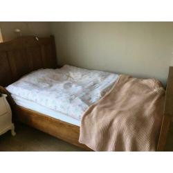 Mooi oud houten ledikant met matras 200x120