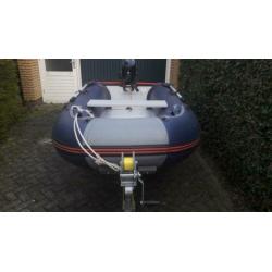 Rubberboot met 6 pk motor en trailer
