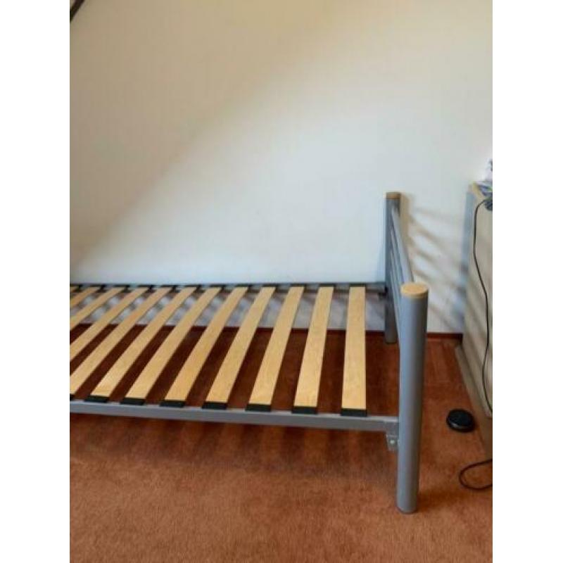 Eenpersoonsbed aluminium Incl lattenbodem