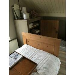 Grenen brocante bed eenpersoons incl nachtkastje en auping