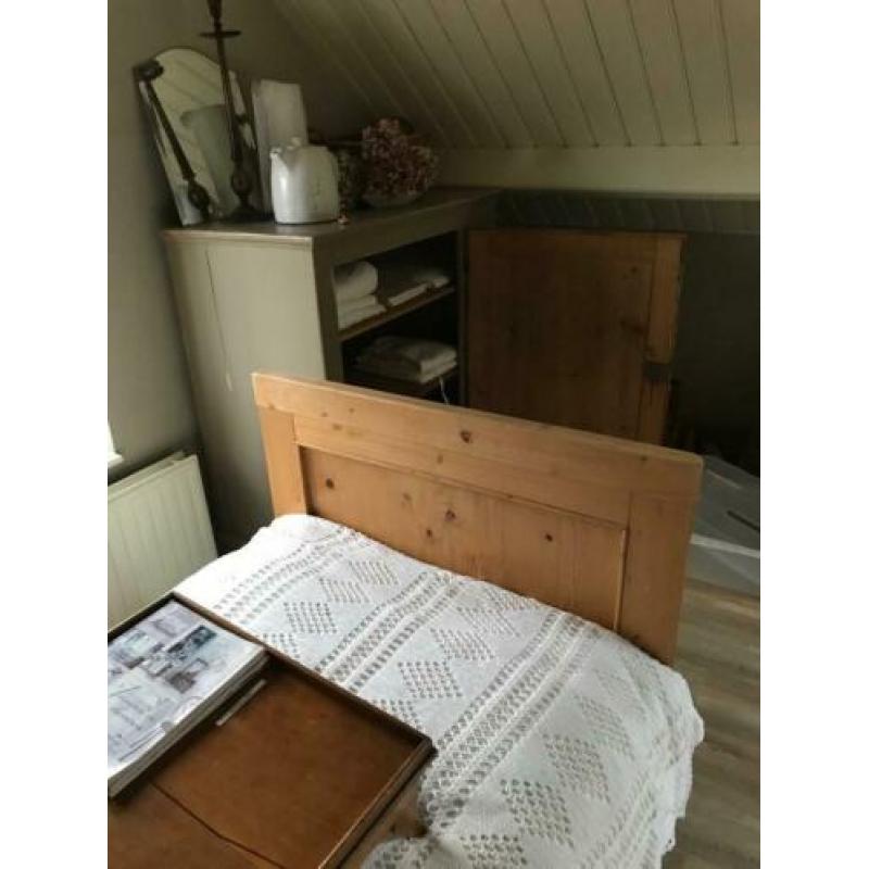 Grenen brocante bed eenpersoons incl nachtkastje en auping