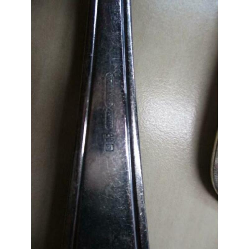 Wellner bestek patent 90 28 stuks;serveerlepel,lepels,vork