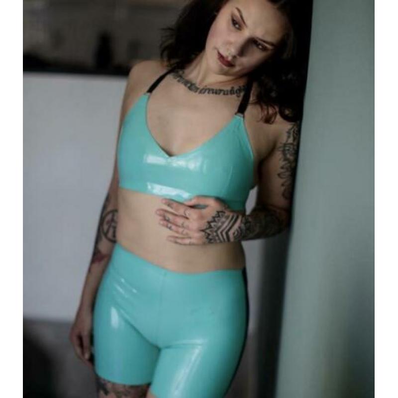 Partij latex kleding