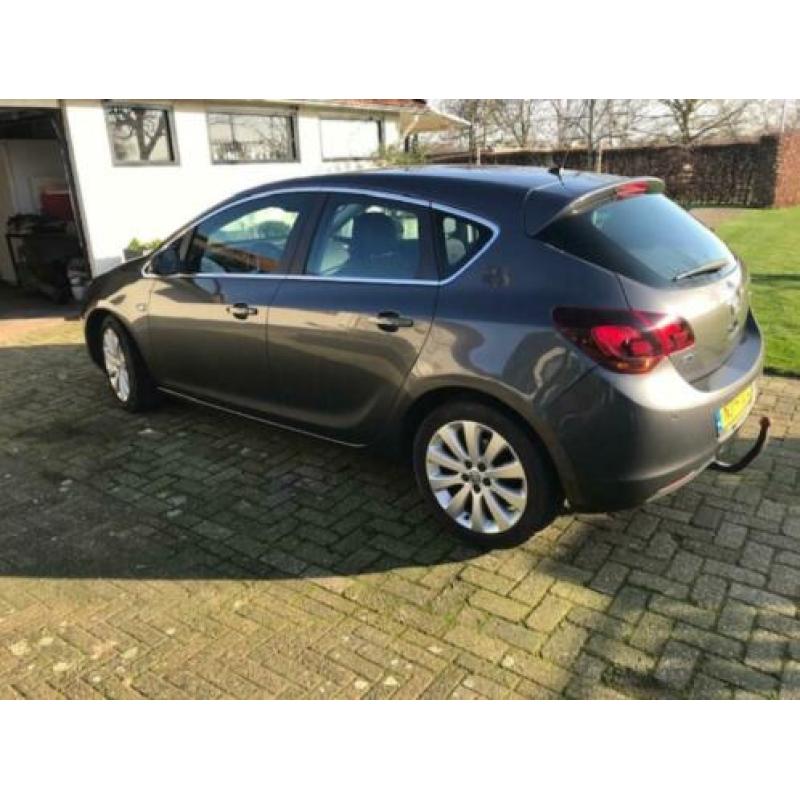 Opel Astra 1.6 85KW 5D AUT 2010 Grijs