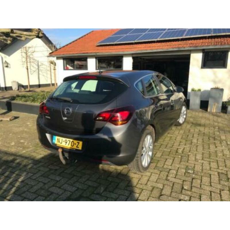 Opel Astra 1.6 85KW 5D AUT 2010 Grijs