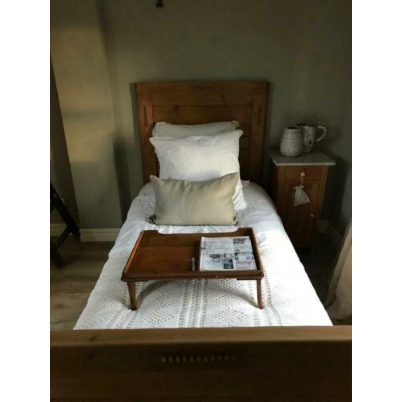 Grenen brocante bed eenpersoons incl nachtkastje en auping