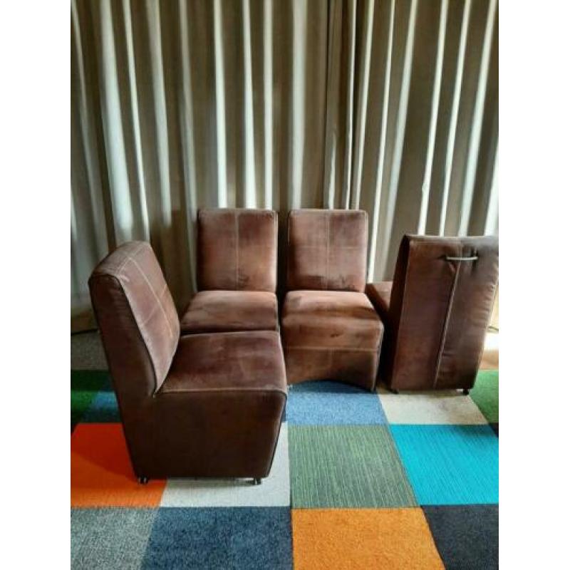 Nette bruine eettafelstoelen 4st.