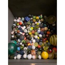 Knikkers en stuiterballen te koop!