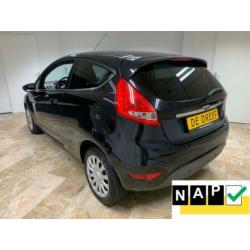 Ford Fiesta 1.4 Titanium ZONDAG ' s open van 12-tot 17 uur