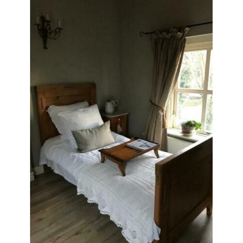 Grenen brocante bed eenpersoons incl nachtkastje en auping