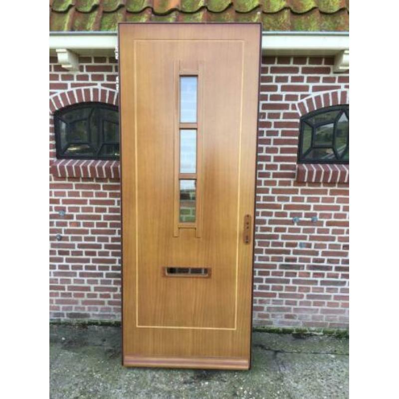 Voordeur 93x234,5cm.