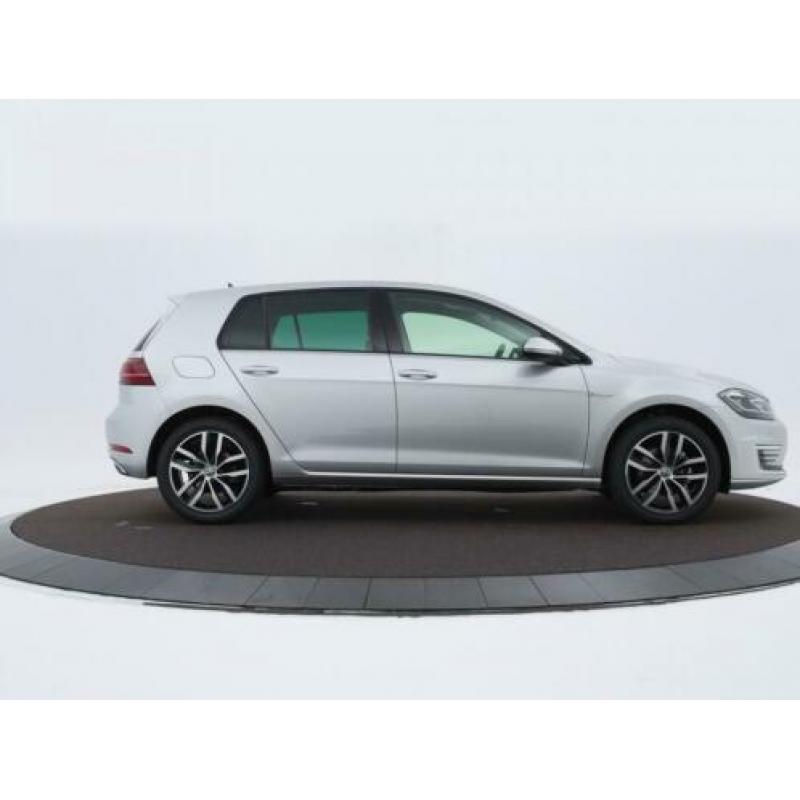 Volkswagen e-Golf E-DITION | Achteruitrijcamera | Getint gla