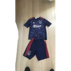 Mooi Ajax tenue maat junior m.