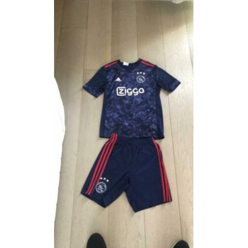 Mooi Ajax tenue maat junior m.