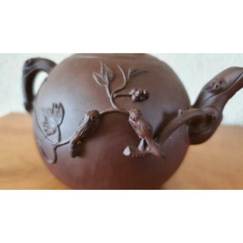 Yingxing theepot met eekhoorns op druivenrank