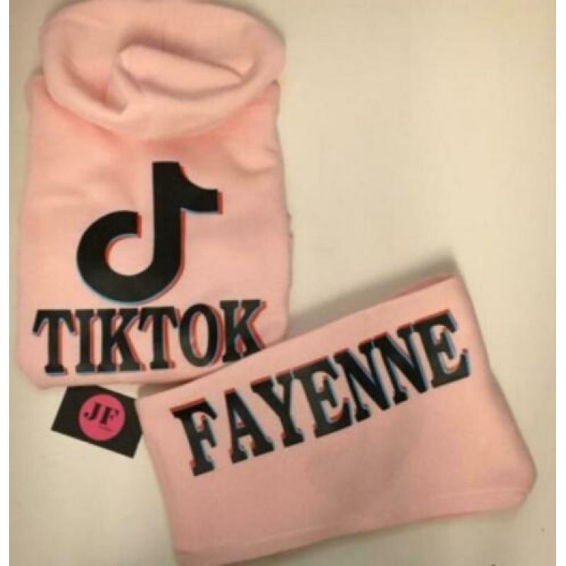 Leuke tiktok pakken met je eigen naam in maat 122