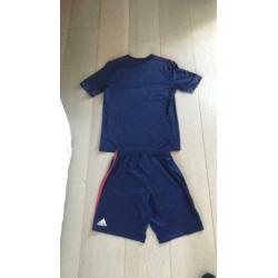 Mooi Ajax tenue maat junior m.