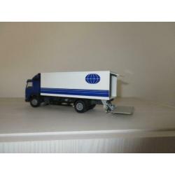 Volvo FM 7 truck met laadklep Conrad
