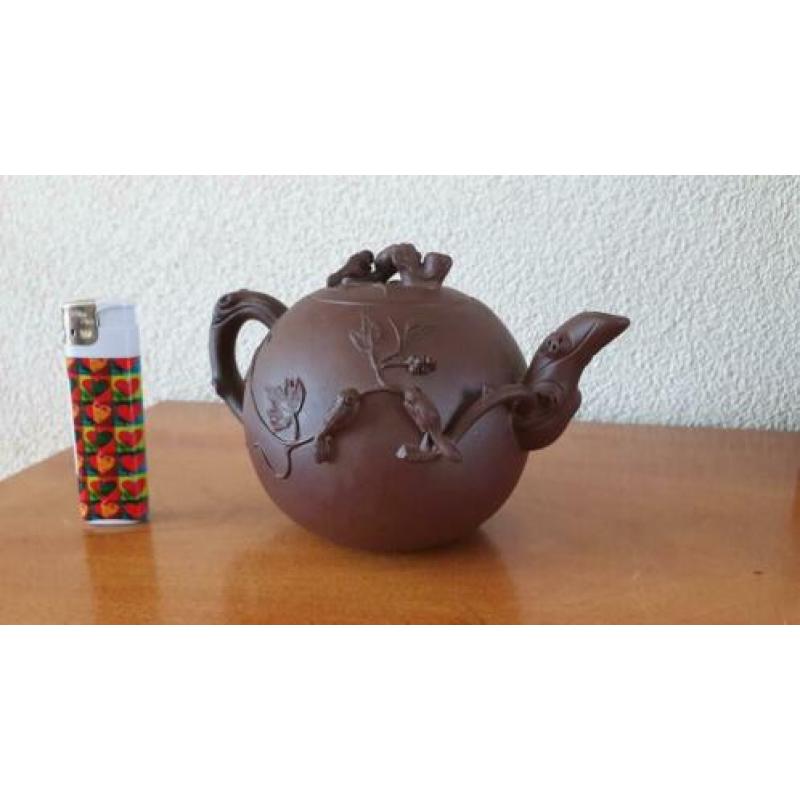 Yingxing theepot met eekhoorns op druivenrank