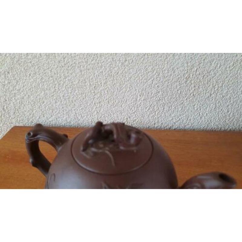 Yingxing theepot met eekhoorns op druivenrank