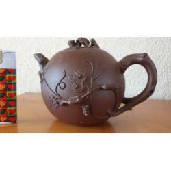 Yingxing theepot met eekhoorns op druivenrank