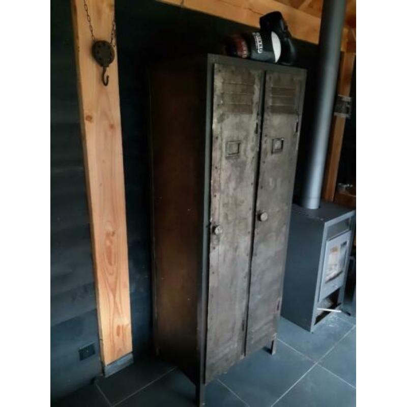 Oude metalen industriële locker kast uit Tsjechië
