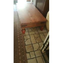 grote zware antieke salontafel teak 187x87x49