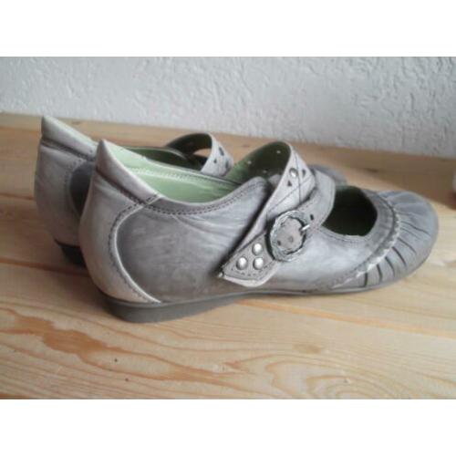 Mooie leren schoenen van het merk PIEDI NUDI maat 40.