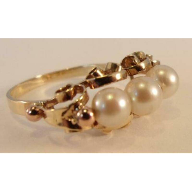 Antieke ring. Art Nouveau. 14 karaat goud + Akoya Parels