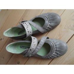 Mooie leren schoenen van het merk PIEDI NUDI maat 40.