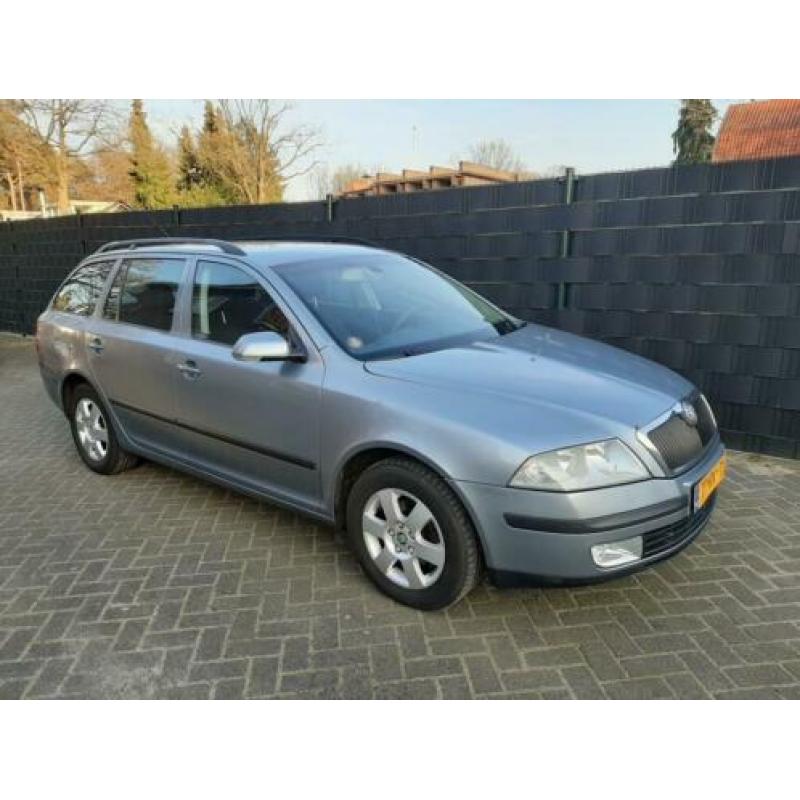 Octavian 1.9 tdi elegance climatecontrol nieuw model