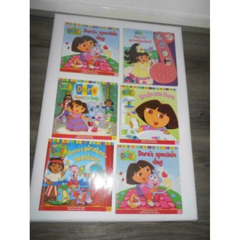 5 Dora boekjes