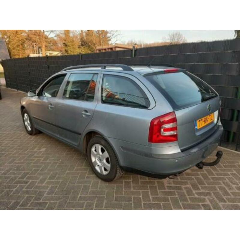 Octavian 1.9 tdi elegance climatecontrol nieuw model