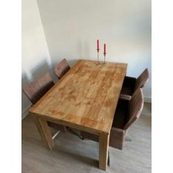 4 mooie eetkamer stoelen