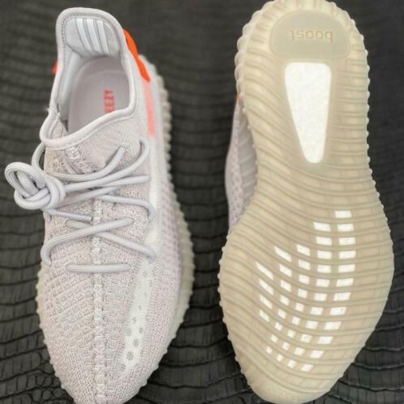 Yeezy Boost 350 V2 42,5