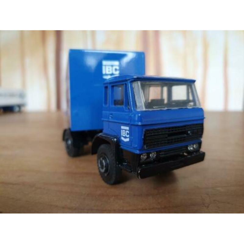 Lion Car Daf 2100 / 2300 IBC Bouwgroep gesloten trailer 1:50