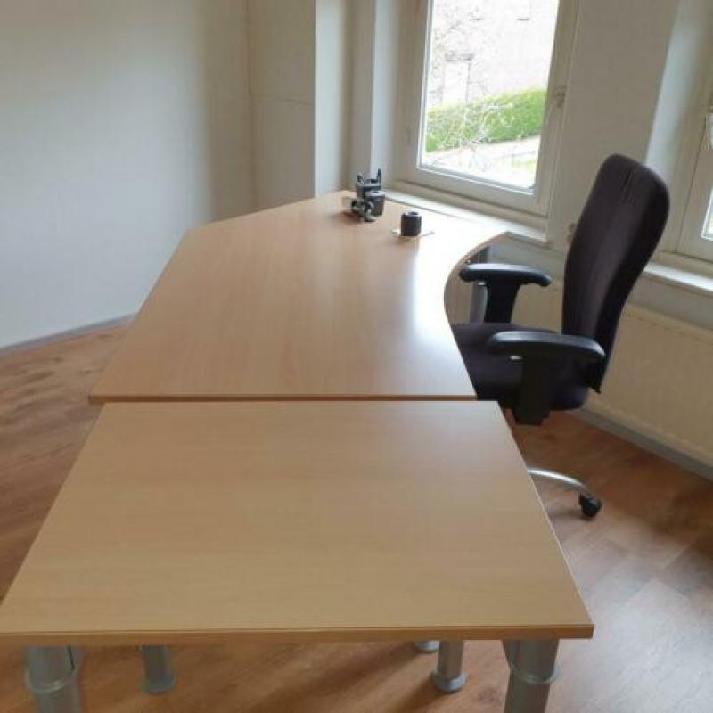 Bureau met ladenblok