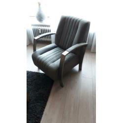 Twee mooie stoelen zijn in zeer goede staat