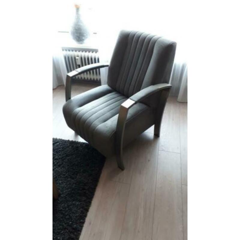 Twee mooie stoelen zijn in zeer goede staat