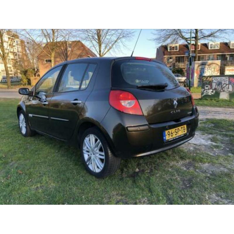 Renault Clio 1.6 16V initiale 5-DRS AUT E4 2006 Bruin