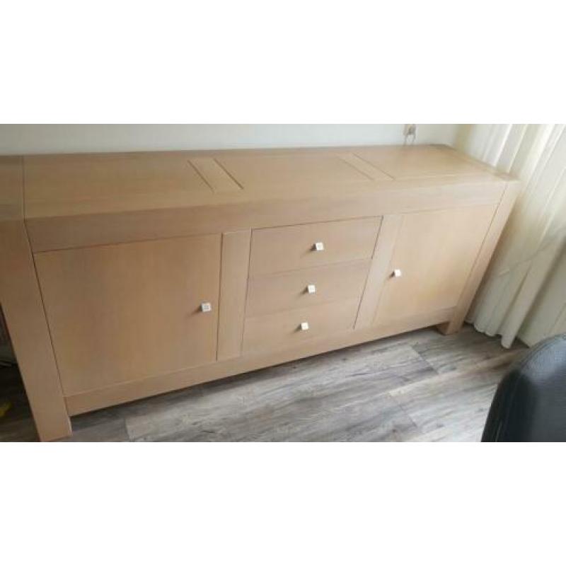 Dressoir met bijbehorende spiegel en tv meubel