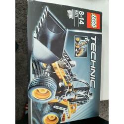 Lego wheel loader 8271