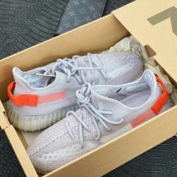 Yeezy Boost 350 V2 42,5