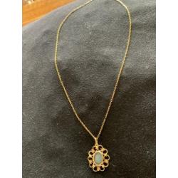 18 karaat gouden ketting JOFISA met hanger zwarte opaal sk