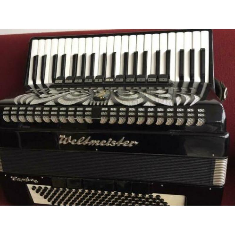 Mooie duitse Weltmeister Caprice accordeon .120 bas .4 korig