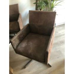 4 mooie eetkamer stoelen