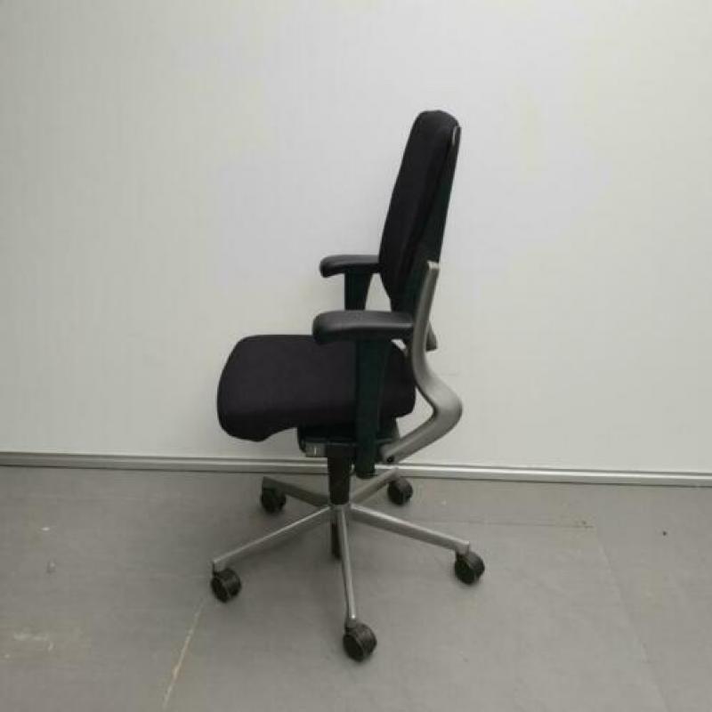 Ahrend 230 bureaustoel met nieuwe stoffering zwart