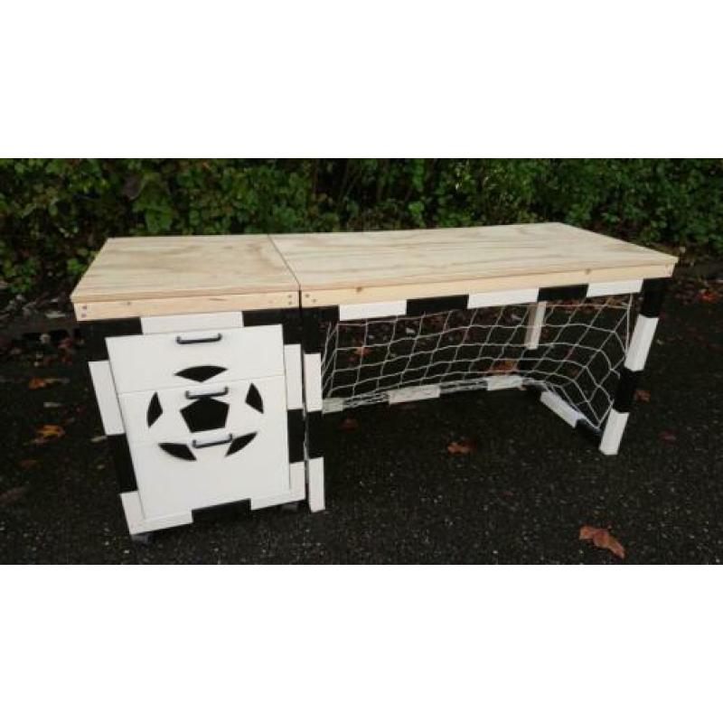 bureau en bedden stoere jongens kamers