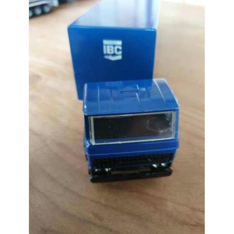 Lion Car Daf 2100 / 2300 IBC Bouwgroep gesloten trailer 1:50